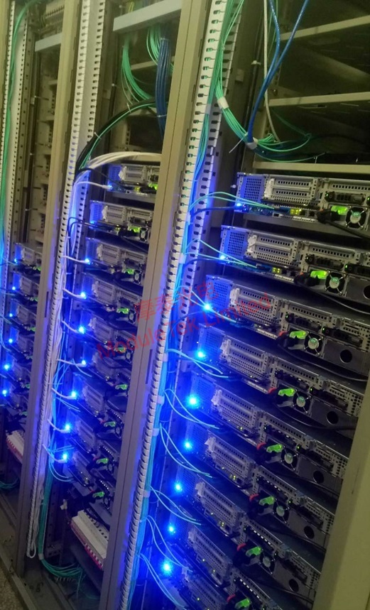 SFP AOC applied to the rack on the interconnection of equipment